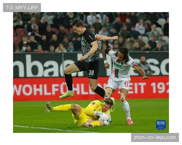 奥格斯堡球员抗议判罚,比赛中断长达五分钟 奥格斯堡球员抗议判罚,比赛中断长达五分钟